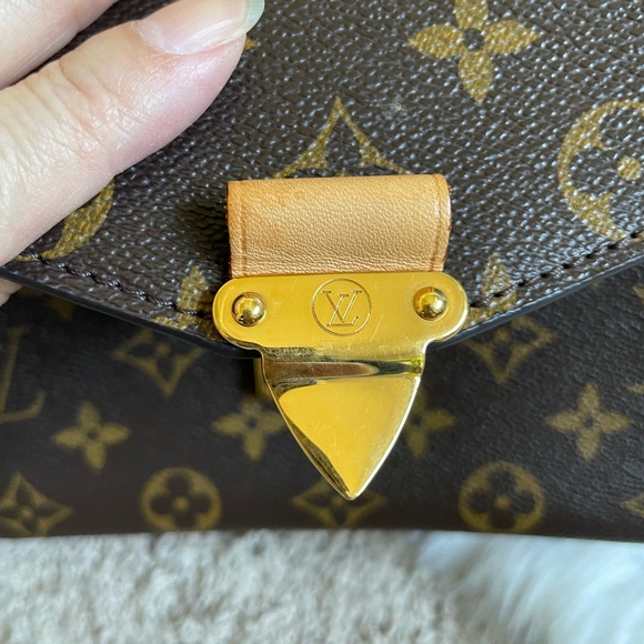 Louis Vuitton Pochette Métis Crossbody Bag - Picture 6 of 14